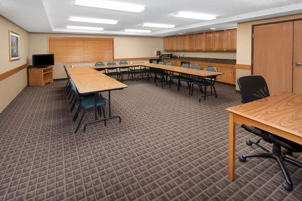 AmericInn by Wyndham Iowa Falls - photo 21
