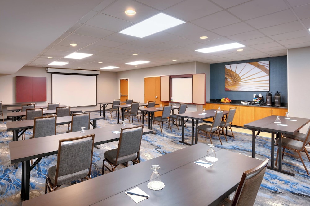 Fairfield Inn & Suites by Marriott Seattle Bellevue Redmond - photo 24
