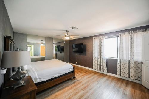 Spacious Henderson Hidden Gem