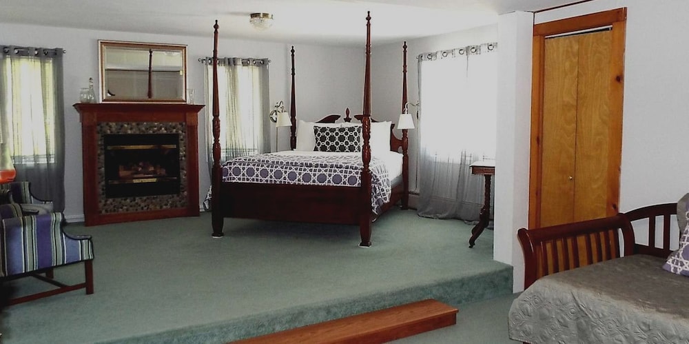 The Vermont Inn - photo 52