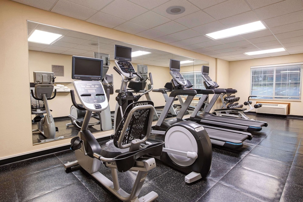 Comfort Inn & Suites St. Paul Northeast - photo 38