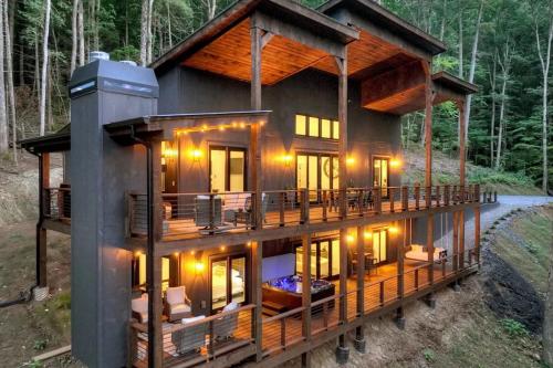 River Bend New listing Modern mountain luxury with amenities galore in Blue Ridge, United States