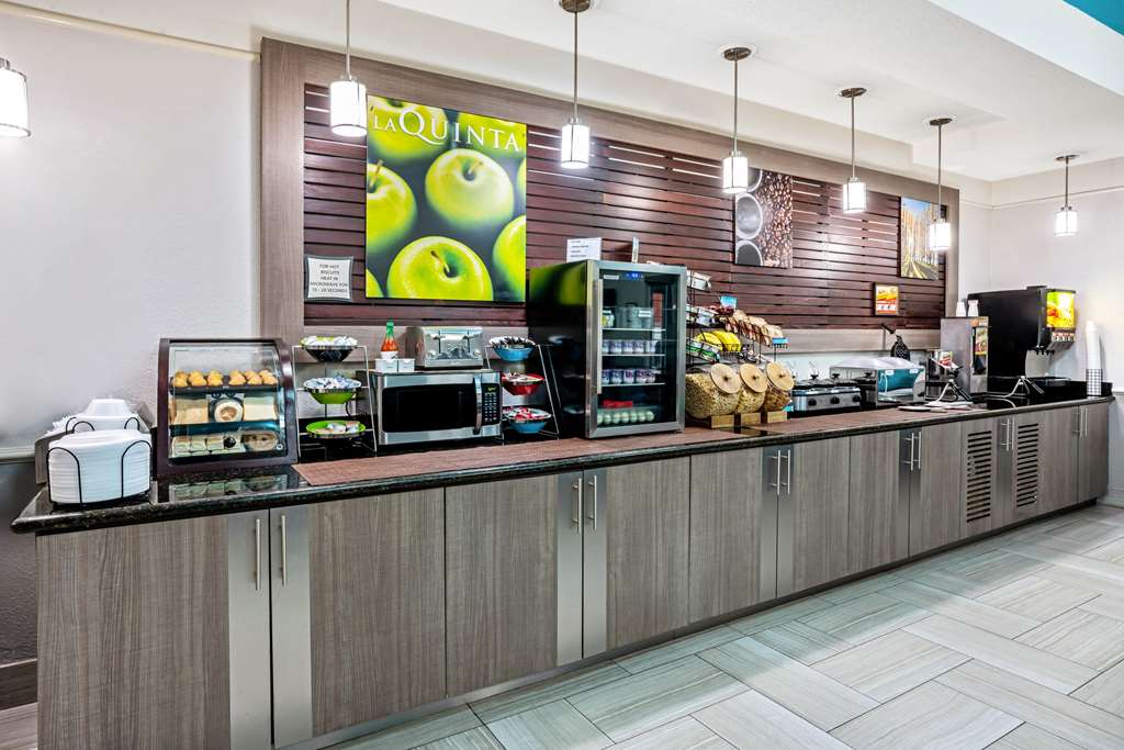 La Quinta Inn & Suites by Wyndham Conroe - photo 26