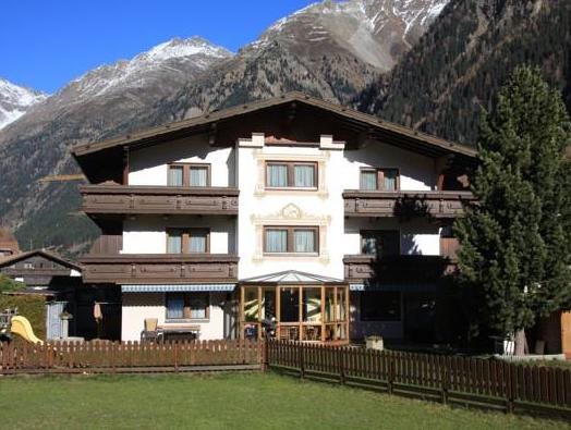 Haus Manfred — 4-Star Luxury Hotel in Soelden, Austria