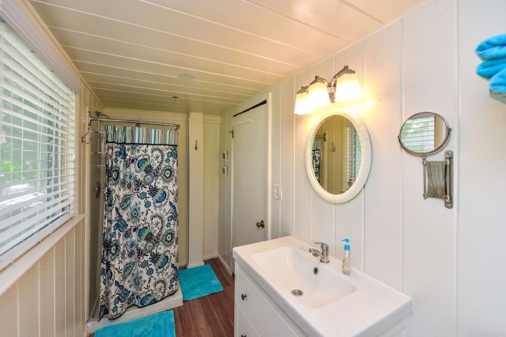 Banana Cabana and Cottage - photo 42