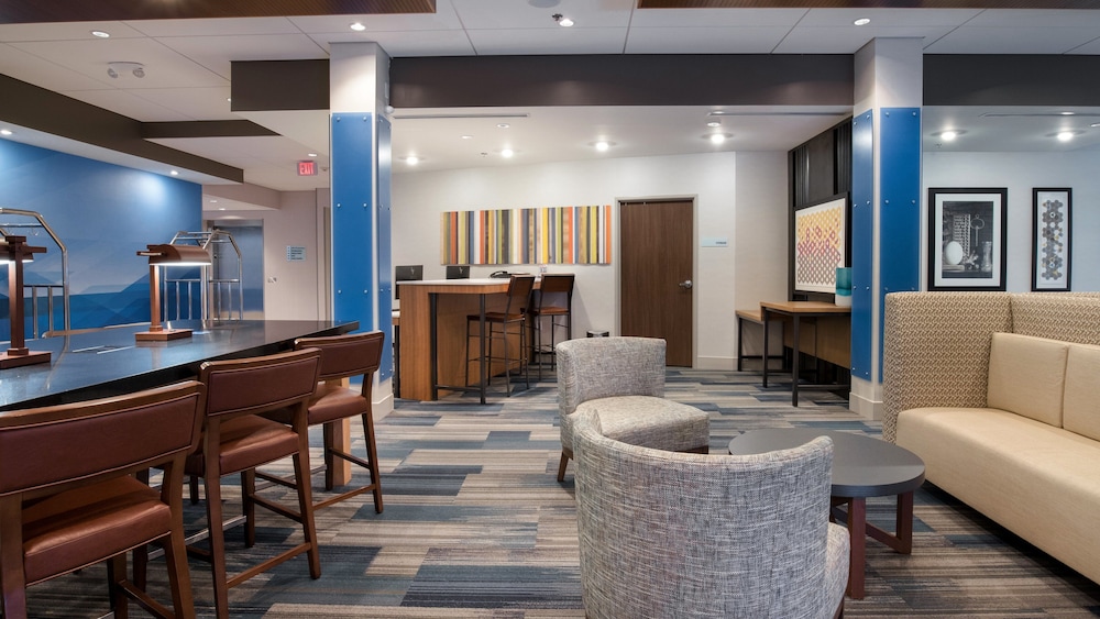 Holiday Inn Express & Suites Racine by IHG - photo 62