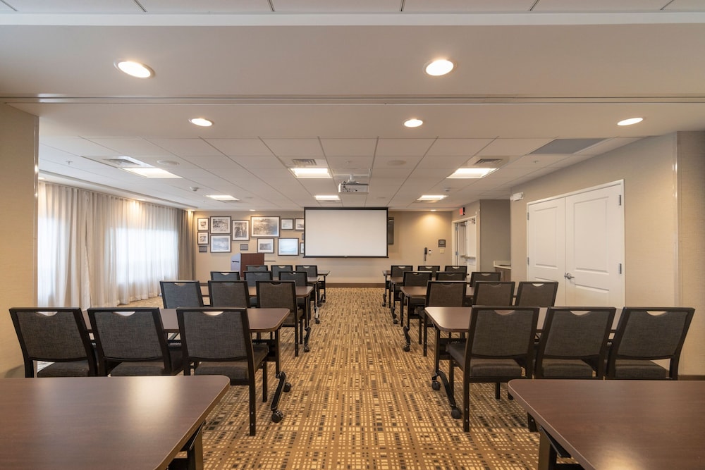 Staybridge Suites Marquette by IHG - photo 30