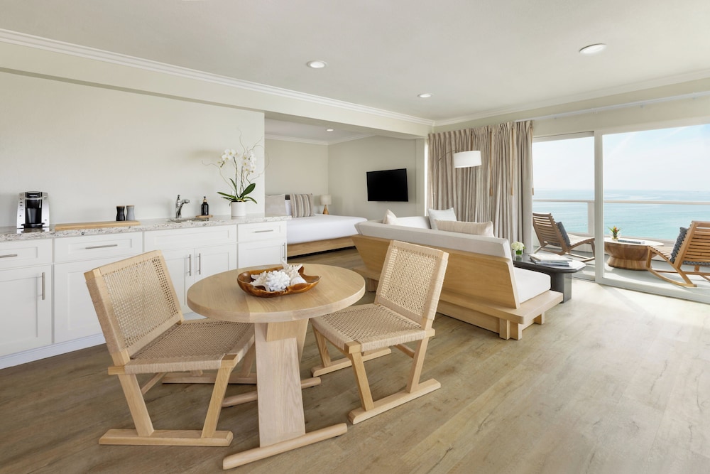 Pacific Edge Hotel - photo 48