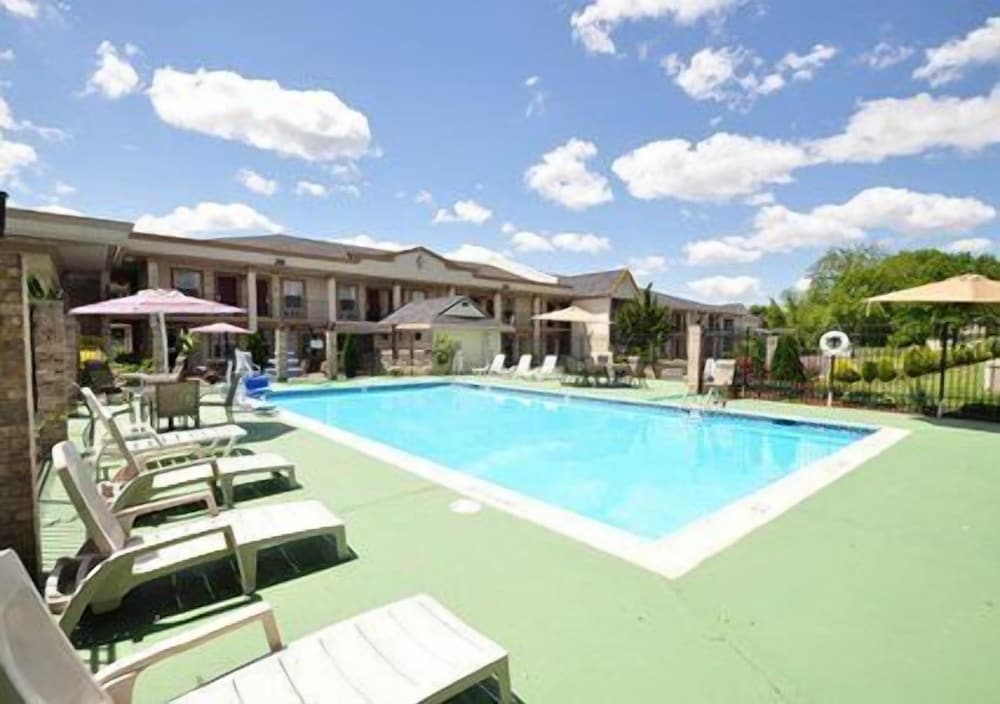 Econo Lodge Princess Anne - photo 25