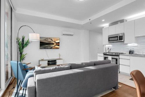 Charming 1BR NearBOKCntr Gym Lounge Balcony PetOK — 4-Star Luxury Hotel in Tulsa, United States