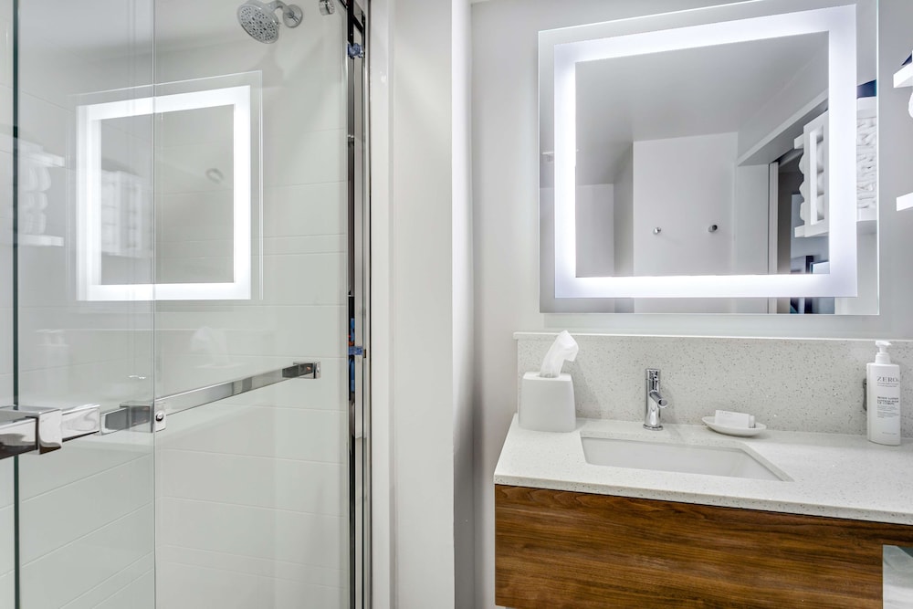 Hampton Inn Houston Pearland - photo 34