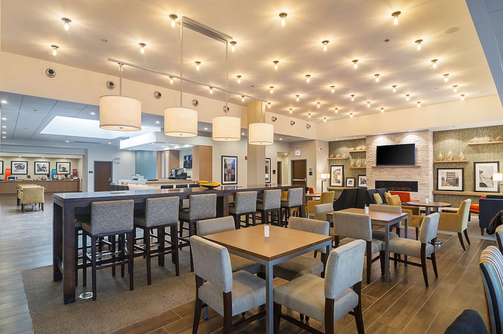 Hampton Inn Chicago North Loyola Station - photo 43
