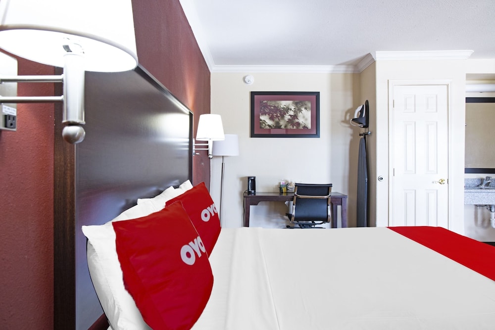 OYO Hotel McAllen Airport South - photo 14