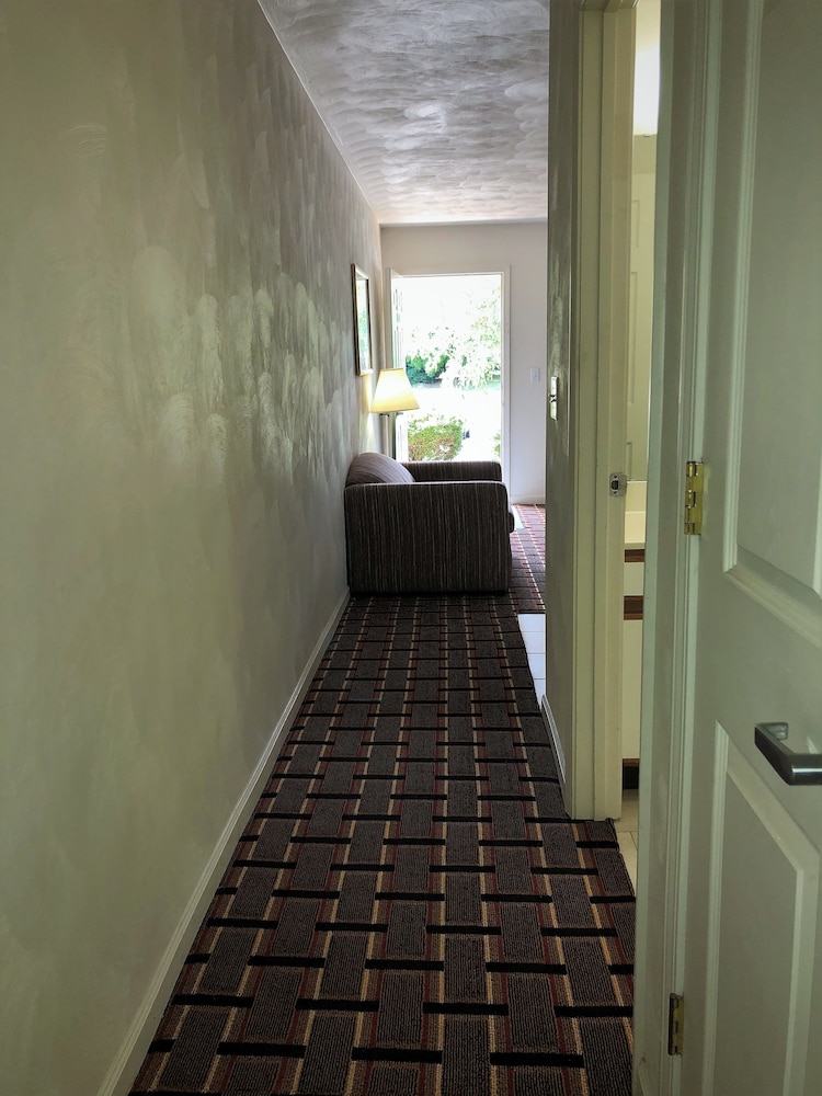 Affordable Suites Burlington - photo 7