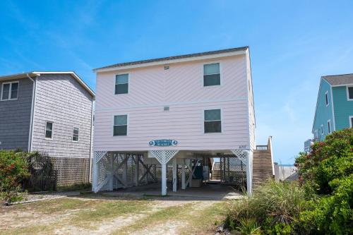 Victorias Seacret by Oak Island Accommodations - featured photo