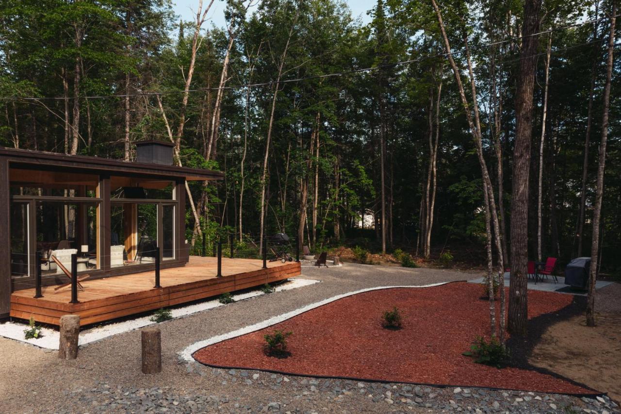 Tremblant Forest Spa Lac Plage Quai Privé in Amherst, Canada