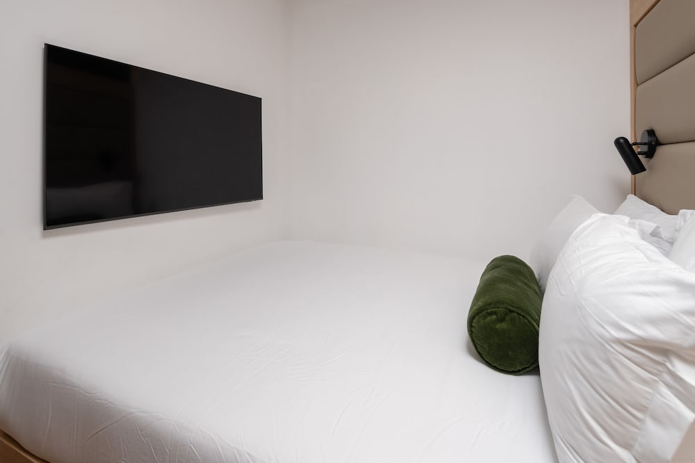 Little Charlie Hotel - photo 34