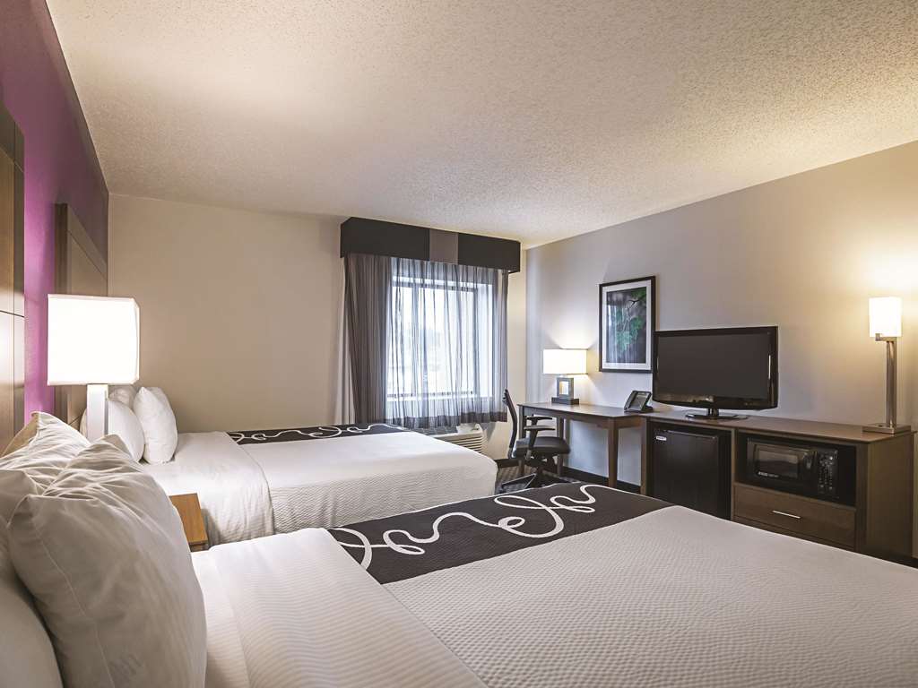 La Quinta Inn & Suites by Wyndham Atlanta Midtown Buckhead - photo 13