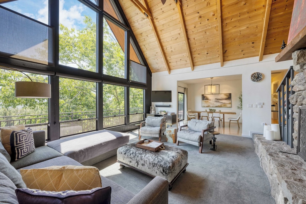 Private Sonoma House with Pool by RedAwning — 4-Star Luxury Hotel in Kenwood, United States