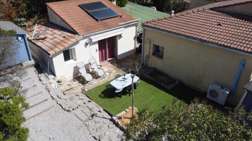Proche Ajaccio Maisonnette Independante 4 Personnes Au Calme — hotel in Alata