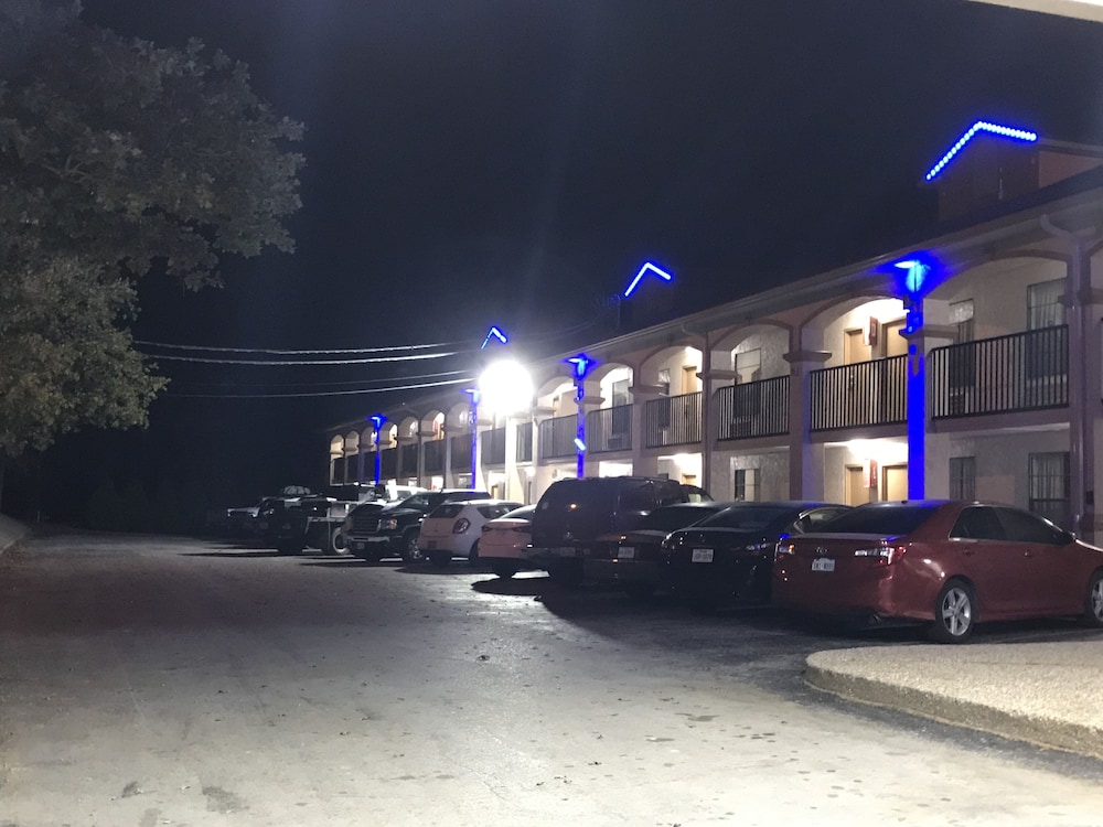 Americas Best Value Inn Bowie - photo 26