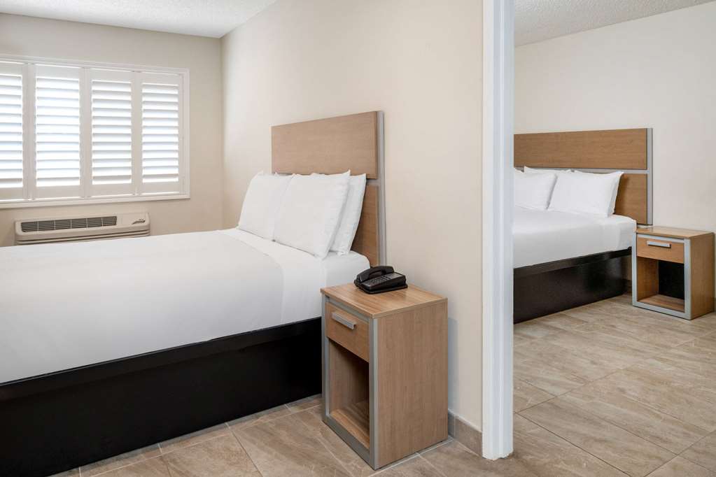 Super 8 by Wyndham Bakersfield CA - photo 34
