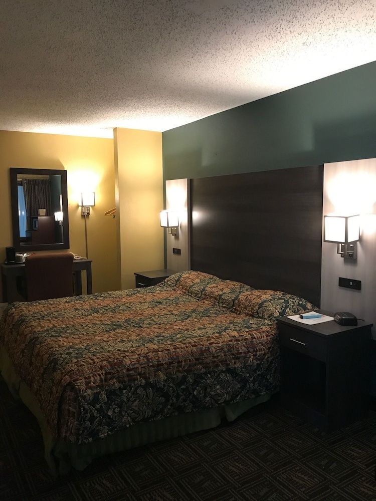 Red Carpet Inn Orchard Park Buffalo NY - photo 4