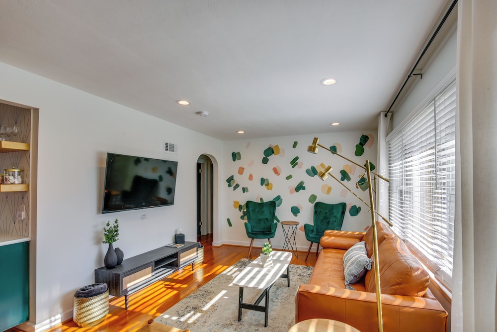 Dreamy St Charles Retreat W Furnished Patio — Saint Charles