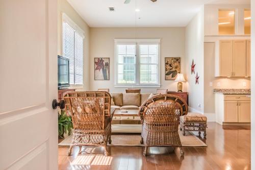 New Listing Habersham Flat Sleeps 4 Walking Distance to Pool and Market St in Beaufort, United States