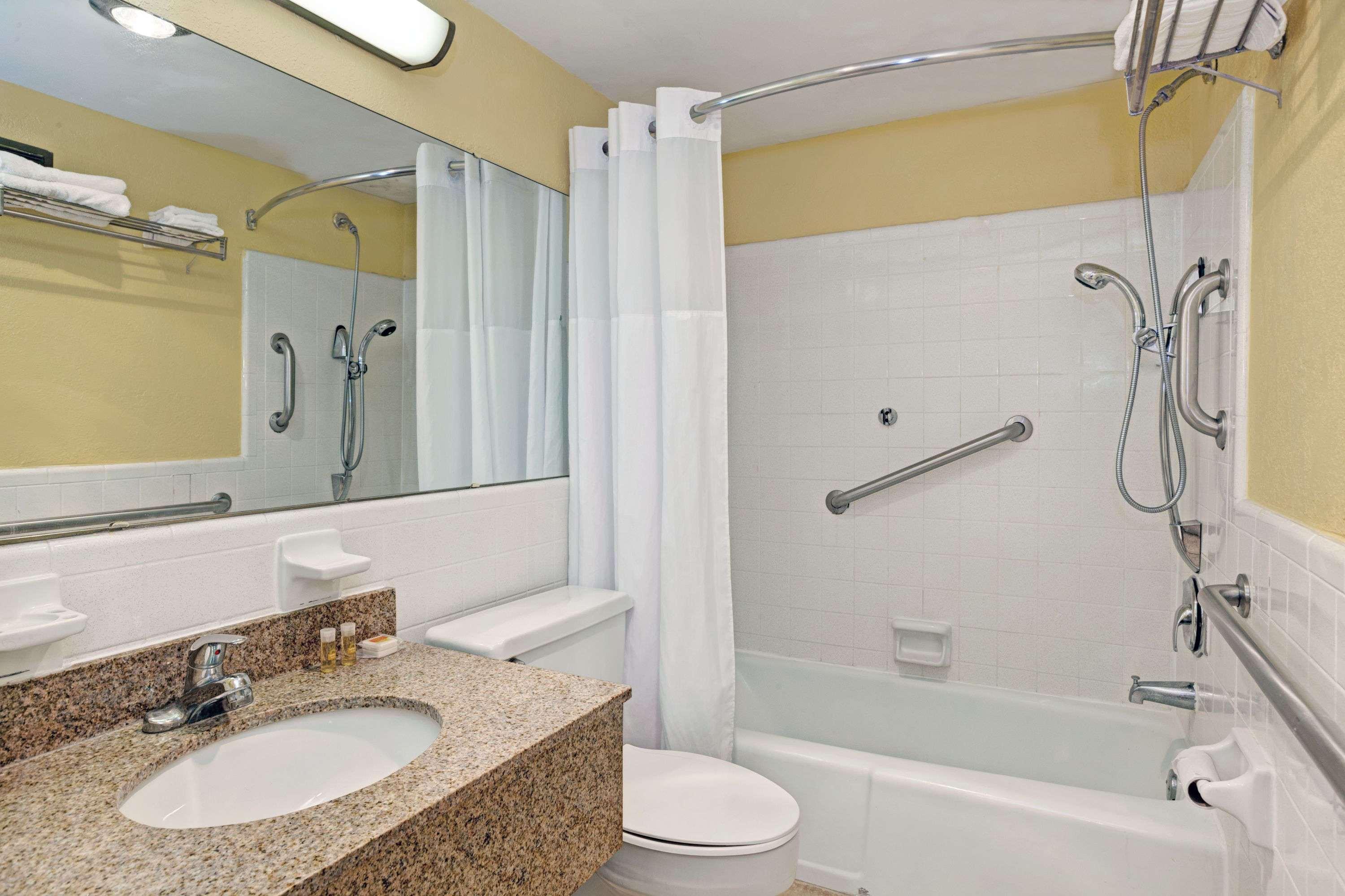 Days Inn by Wyndham Newport News - photo 17