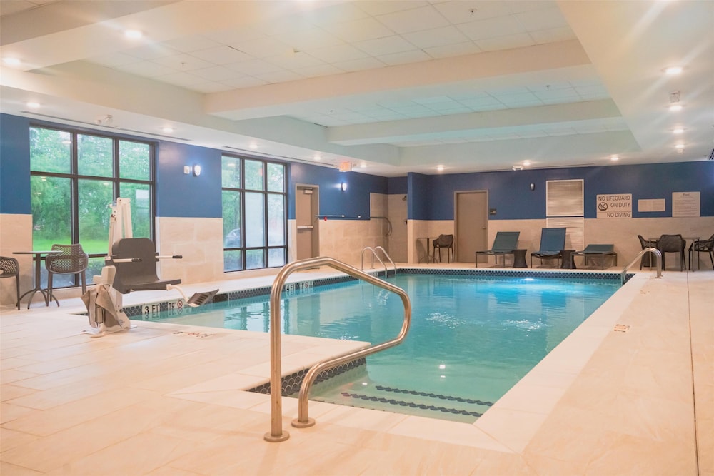 Hampton Inn Gonzales - photo 32