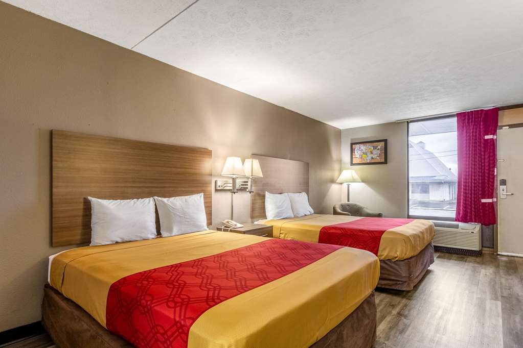 Econo Lodge Seymour - photo 15