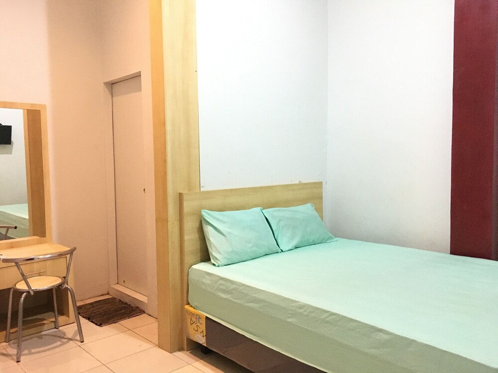 Spot On 2182 Al Ghani 2 Syariah in Padang, Indonesia