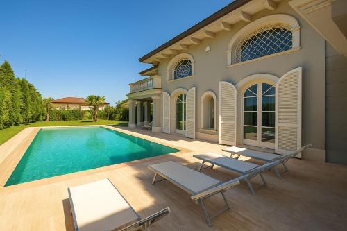Villa Forte dei Marmi Pool & Garden — 4-Star Luxury Hotel in Forte Dei Marmi, Italy