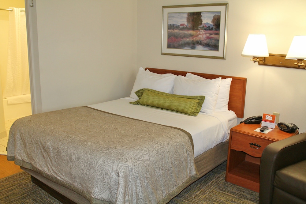 Candlewood Suites Syracuse Airport - photo 9