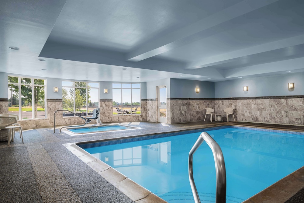 Hilton Garden Inn Great Falls - photo 51