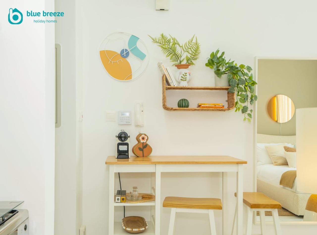 Blue Breeze Elegant Studio in Serenity Lake 5 JVC — 4-Star Luxury Hotel in Dubai, United Arab Emirates