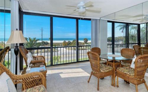 Crescent Royale Condominiums 312 — 4-Star Luxury Hotel in Siesta Key, United States