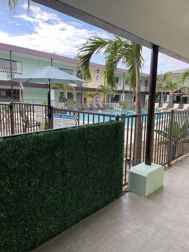 Island House Hotel - photo 27