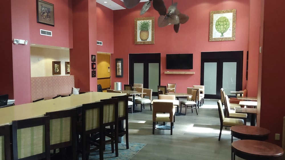 Hampton Inn & Suites Tampa Wesley Chapel - photo 28