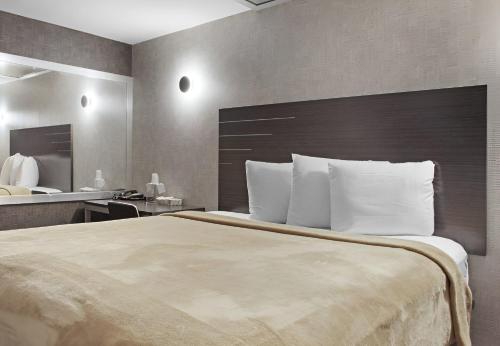 Hotel Opus Bronx - photo 24