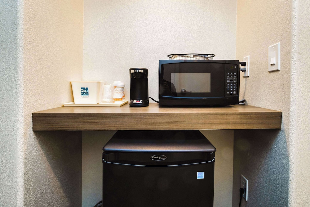 Quality Suites Houston Hobby Airport - photo 16