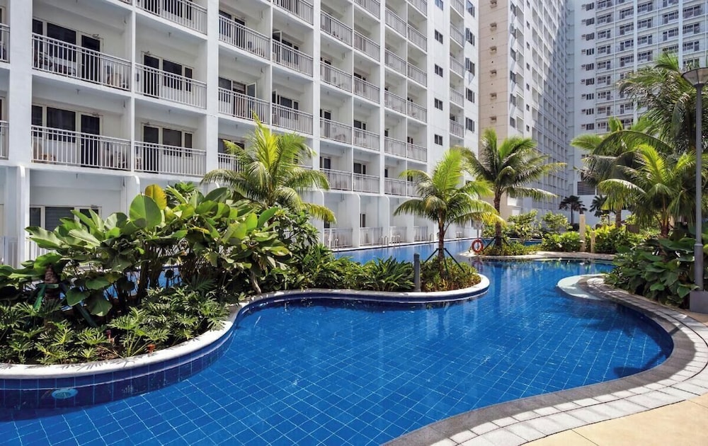 Shore 3 Residences 1br with balcony near MOA — 5-Star Luxury Hotel in Manila, Philippines