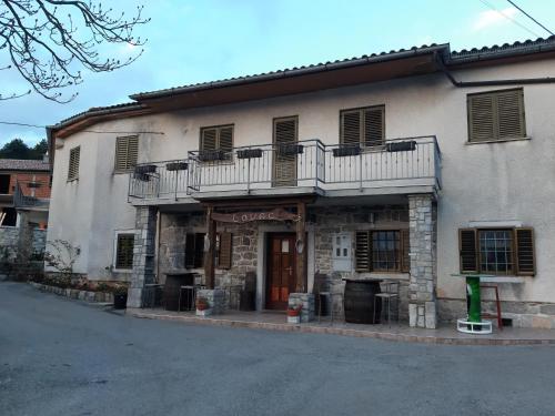 Rooms with a parking space Jelovice Central Istria Sredisnja Istra 22787 in Lanisce, Croatia