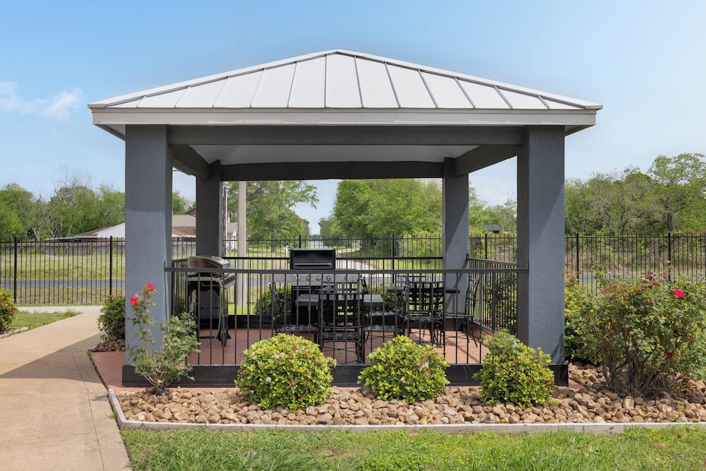 Candlewood Suites Hotel Texas City by IHG - photo 27