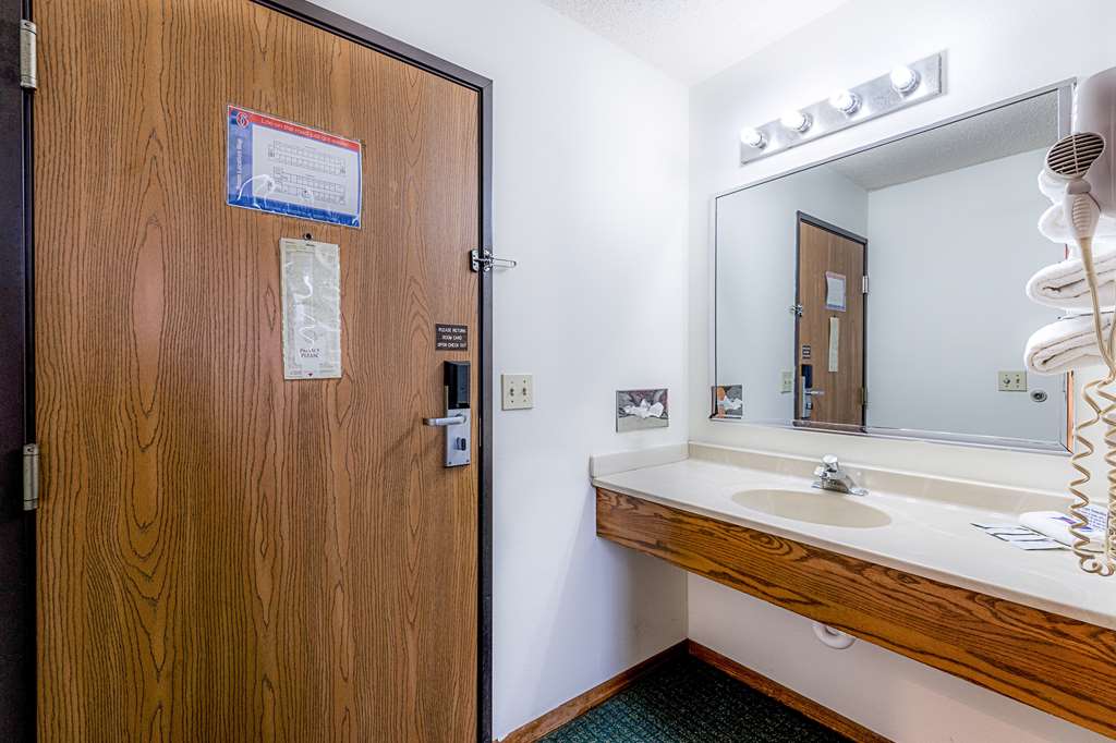 Motel 6 Kewanee IL - photo 12
