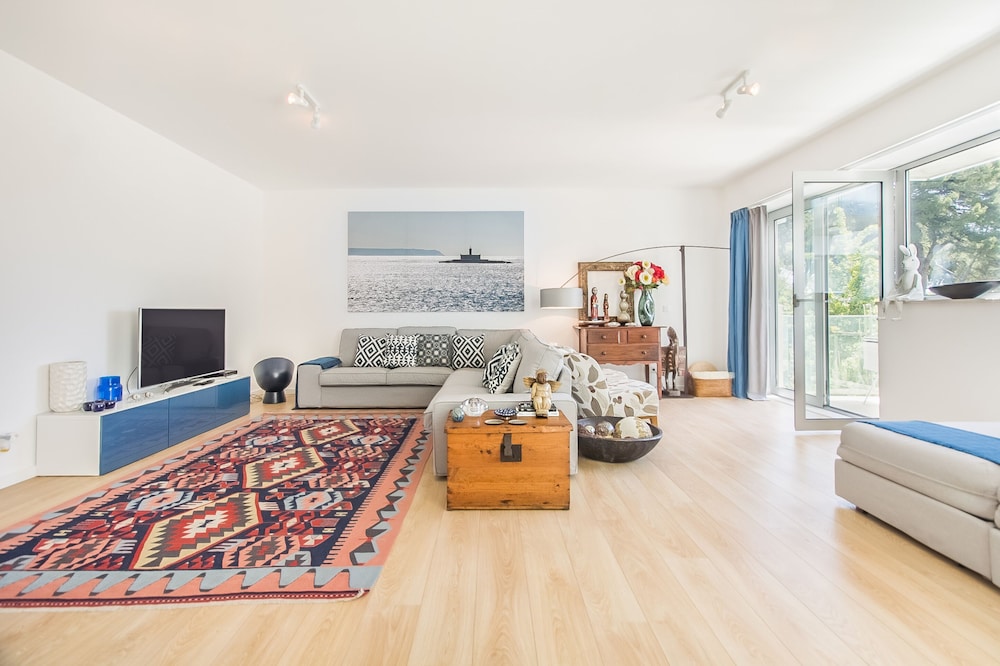 Luxury Beach Experience in Lisbon — 4-Star Luxury Hotel in Oeiras, Portugal
