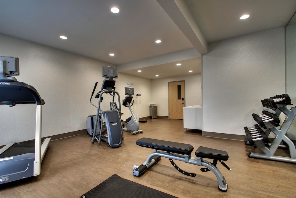 Holiday Inn Express & Suites Interstate 380 at 33rd Avenue by IHG - photo 11