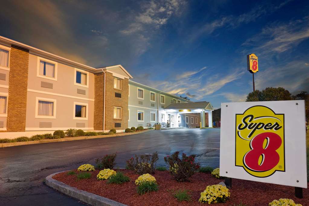 Super 8 by Wyndham Lexington Hamburg Area - photo 2