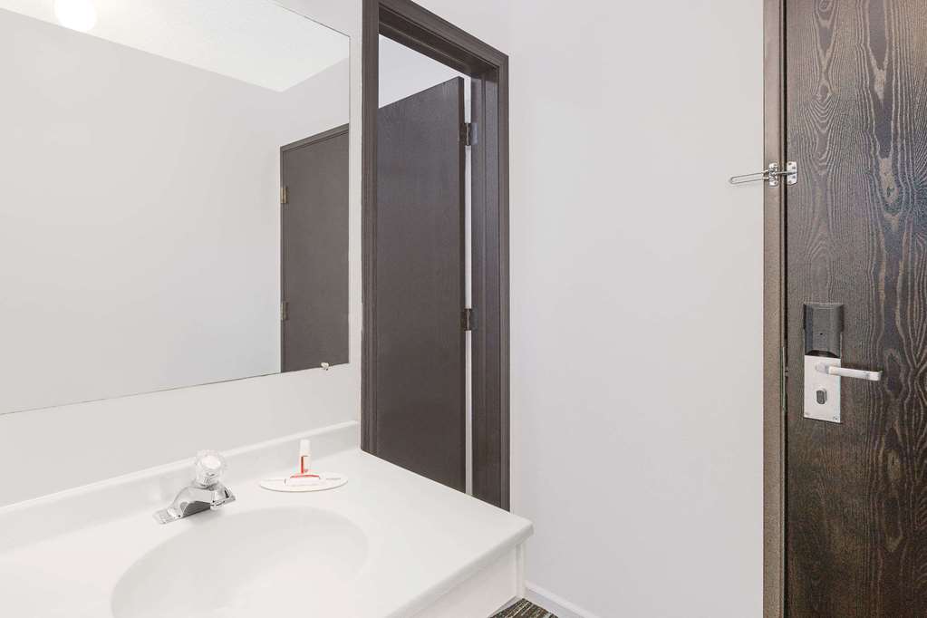Days Inn by Wyndham York - photo 7